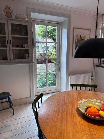 Cozy city house in Copenhagen. gallery image 3