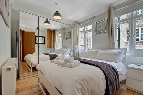 x1 Bed Central 1st Floor Flat w/bath in Marylebone
