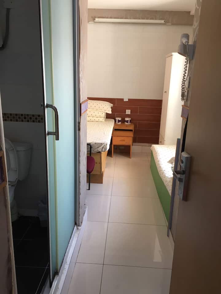 Twin Bed Room For Budget Travellers - Hong Kong