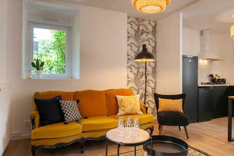 Successful Airbnb property: MJM Duplex – 3 bedrooms with private half bath in Fougères