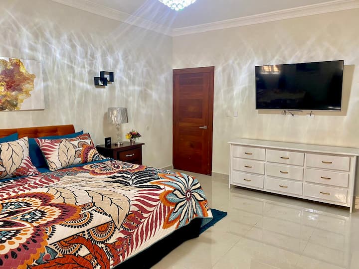 带独立卫生间的主卧