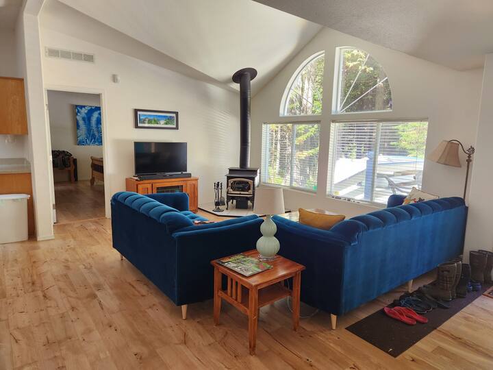 Redwood Paradise Houses for Rent in Crescent City, California, United