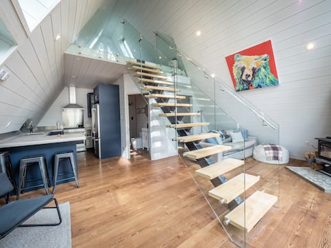 Top Airbnb: Big Bear Cabin - Modern Creekside A-frame in North Kawartha