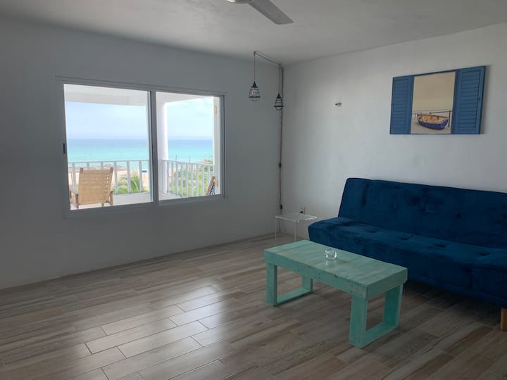 בקומה השנייה