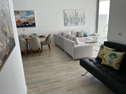 Apartment on the beach, sea view, pool