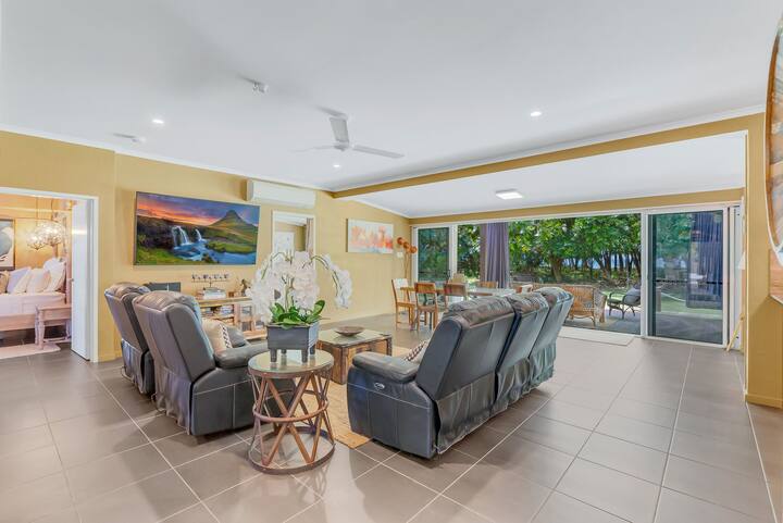 Absolute Beachfront Wongabelle- Pet Friendly - Daintree