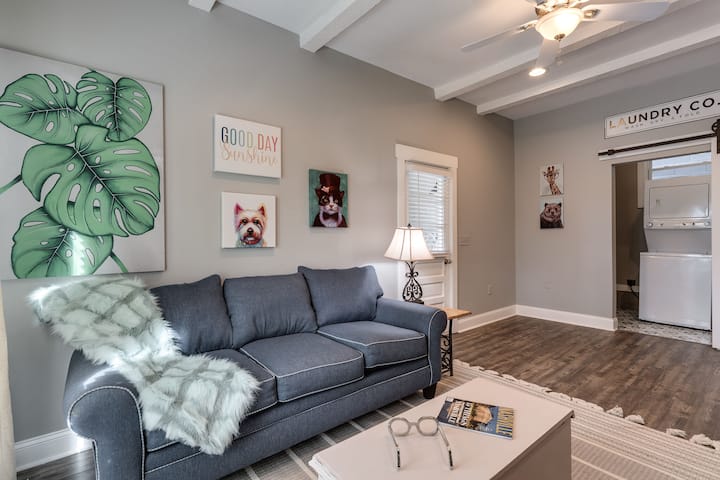 Dazzling Dennis, Near Nash And The Lake! - Hendersonville, TN