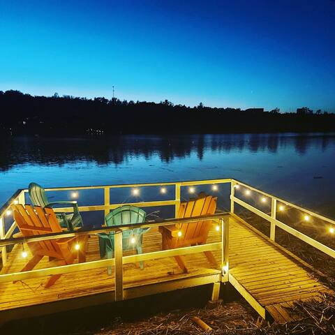 Cozy Cottage Escape on the Water