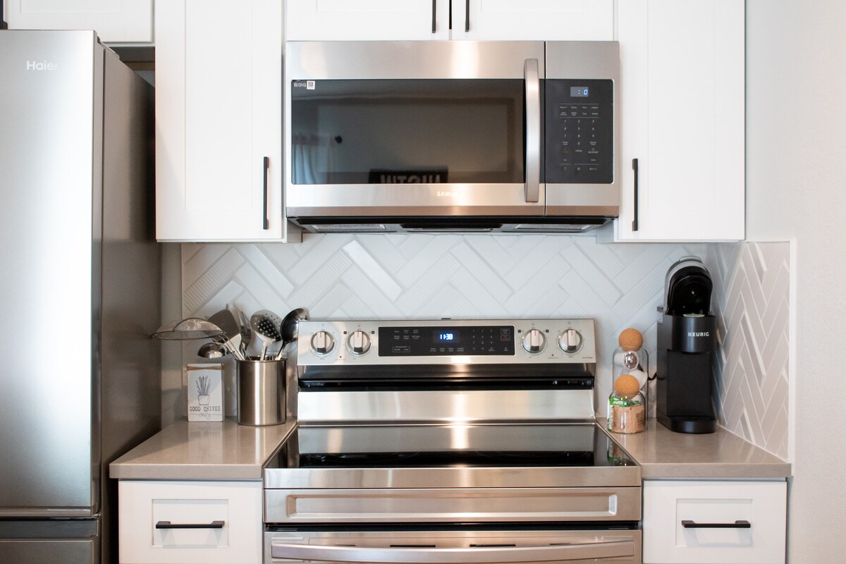 Newly Renovated Modern Condo Zilker Barton Springs