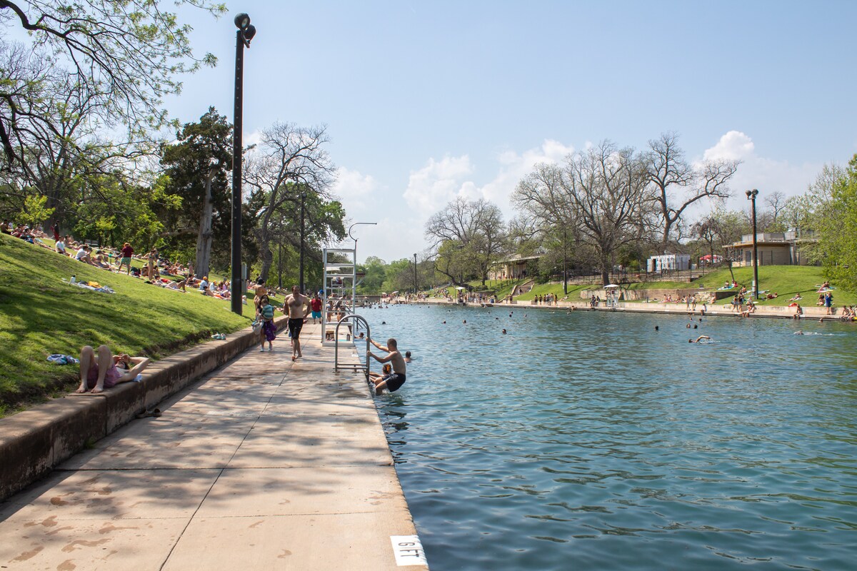 Newly Renovated Modern Condo Zilker Barton Springs