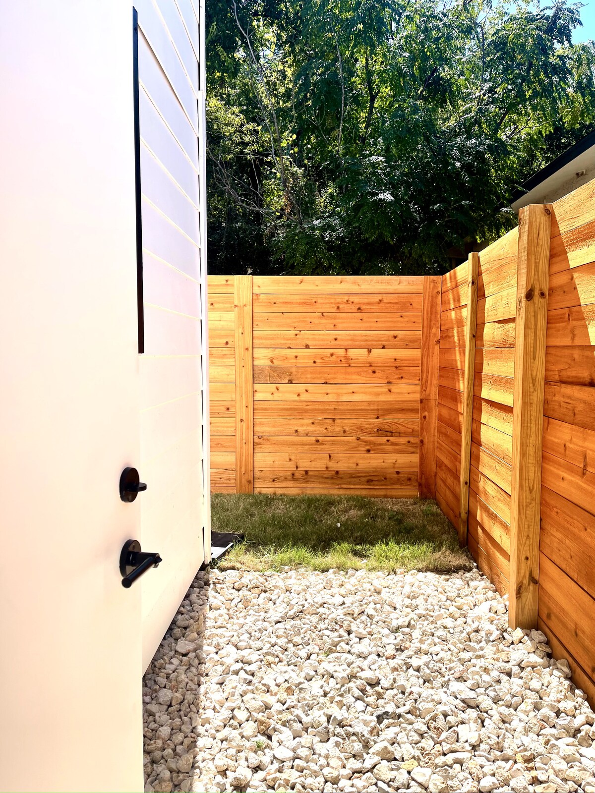 Newly Renovated Modern Condo Zilker Barton Springs