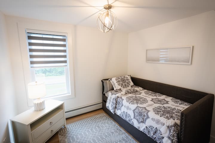 Dormitorio #4: un acogedor dormitorio en el primer piso. Esta habitación tiene 2 camas(nido). 