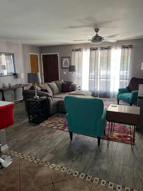 Cheerful 2 Bedroom home in 55 & up Sun City, AZ