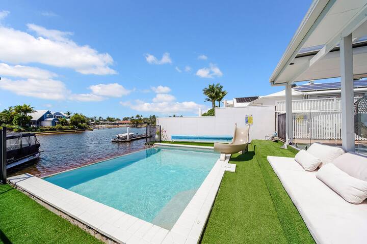 North Facing Renovated Waterfront Bliss! gallery image 3
