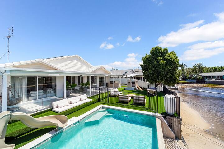 North Facing Renovated Waterfront Bliss! gallery image 2