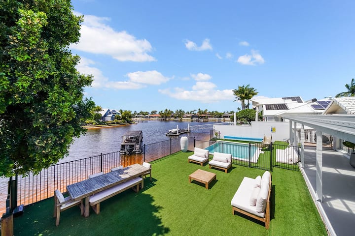 North Facing Renovated Waterfront Bliss! - Maroochydore