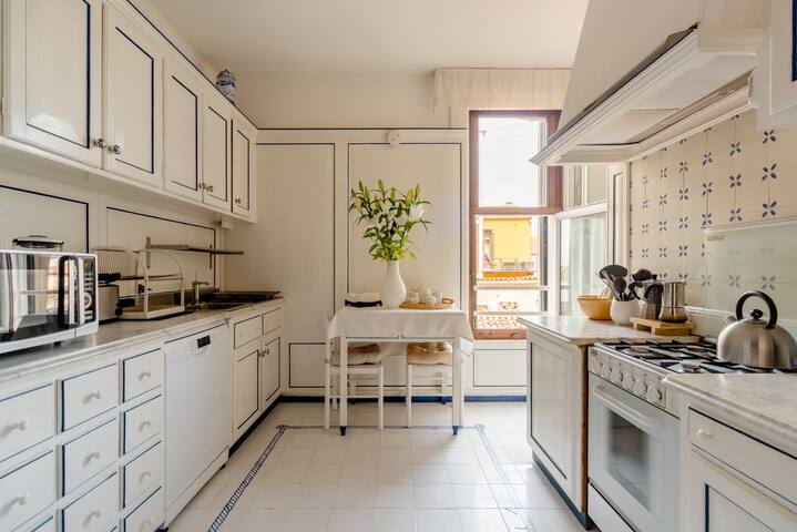 Zattere luxury fully accessible water front 3 bdrs gallery image 3