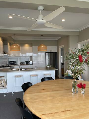 Cosy Apollo Bay Family Beach House with EV Charger