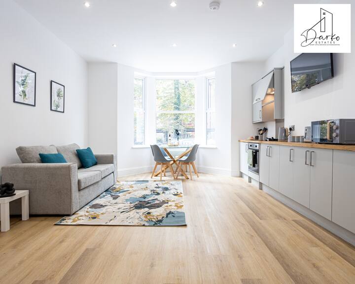 Modern and Elegant 1BR Home near Manchester Serviced apartments for