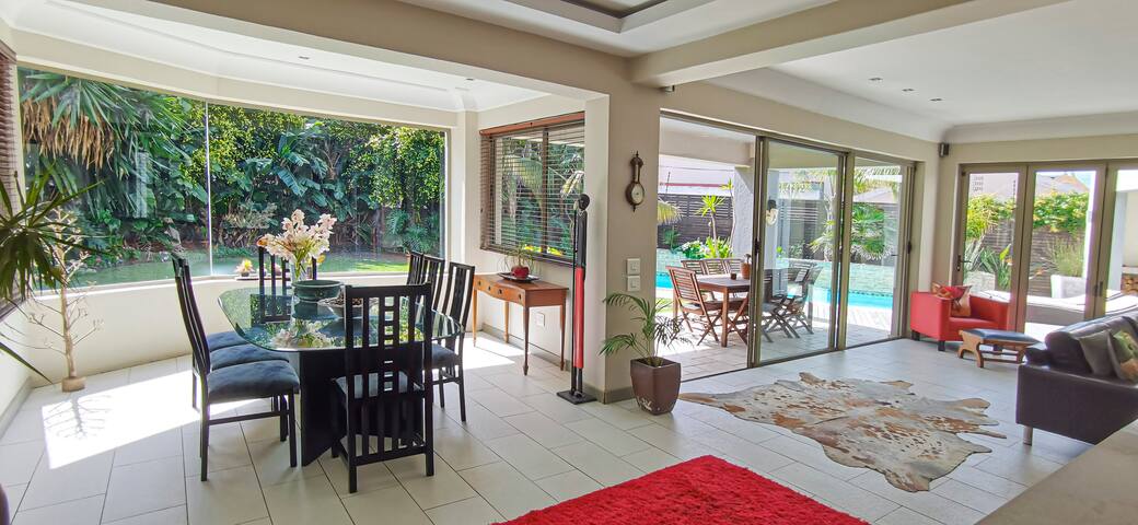 Family Delight w/pool near beach & 10min to CBD gallery image 5