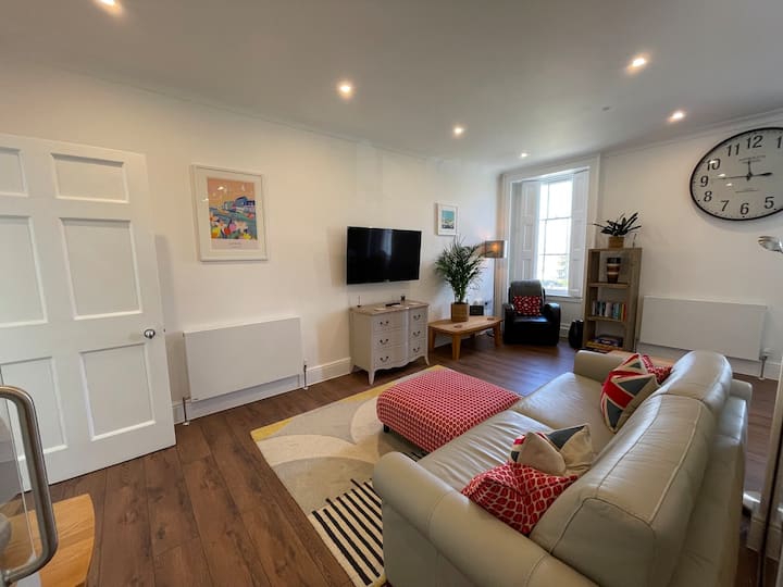 Elegant Apartment Within Historic Admiralty House - Plymouth