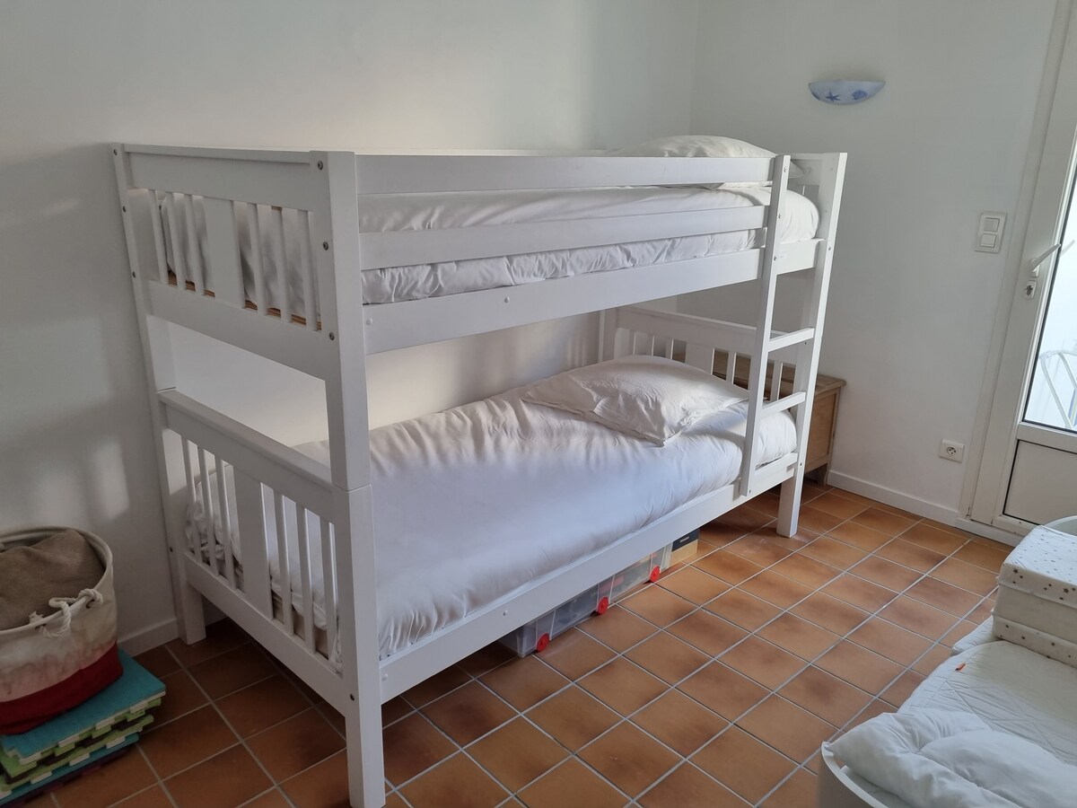 3rd bedroom, ground floor, single bed + 1 child bed