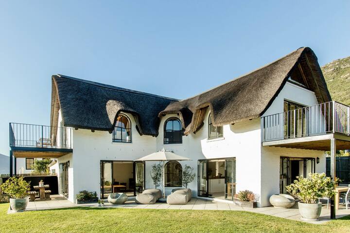 „Out of Africa“bordering Nature Reserve with view! gallery image 3