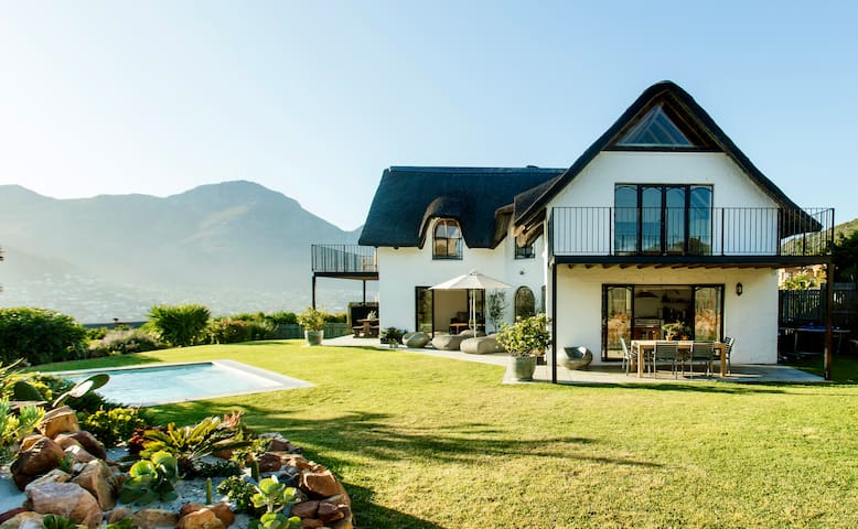 „Out of Africa“bordering Nature Reserve with view!