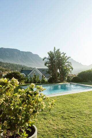 „Out of Africa“bordering Nature Reserve with view! gallery image 5