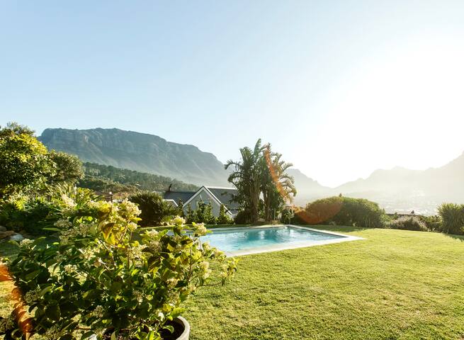 „Out of Africa“bordering Nature Reserve with view! gallery image 4