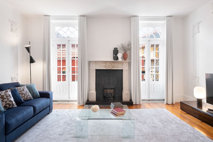 42 3 Historical Penthouse at Cardosas Block