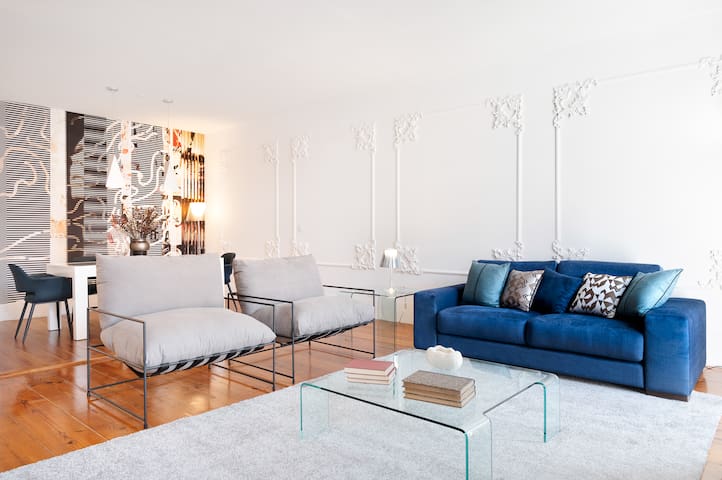 42 3 Historical Penthouse at Cardosas Block gallery image 2