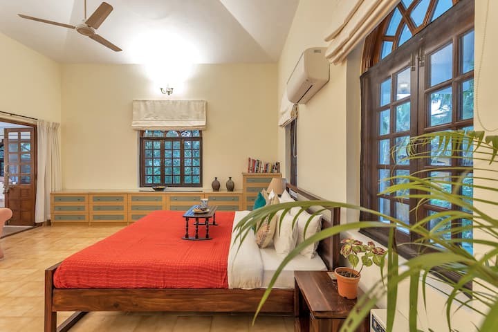 Bedroom 1 image 2