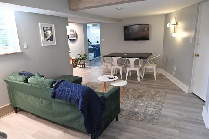 Newly Remodeled Highland Square Studio Apartment - Akron, OH
