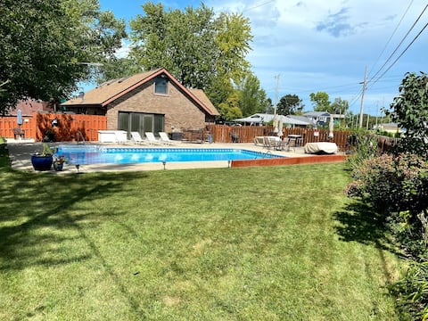 Private 4-Bedroom Villa with Seasonal Pool/Hot Tub