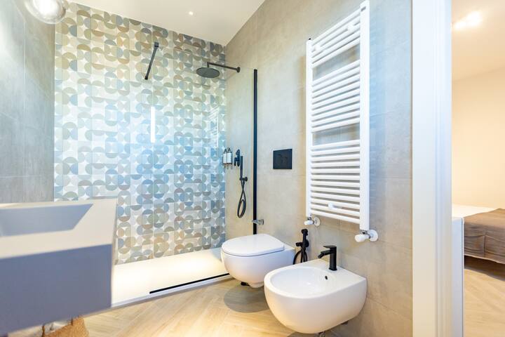 Appartamento con 5 camere con bagno in camera gallery image 3