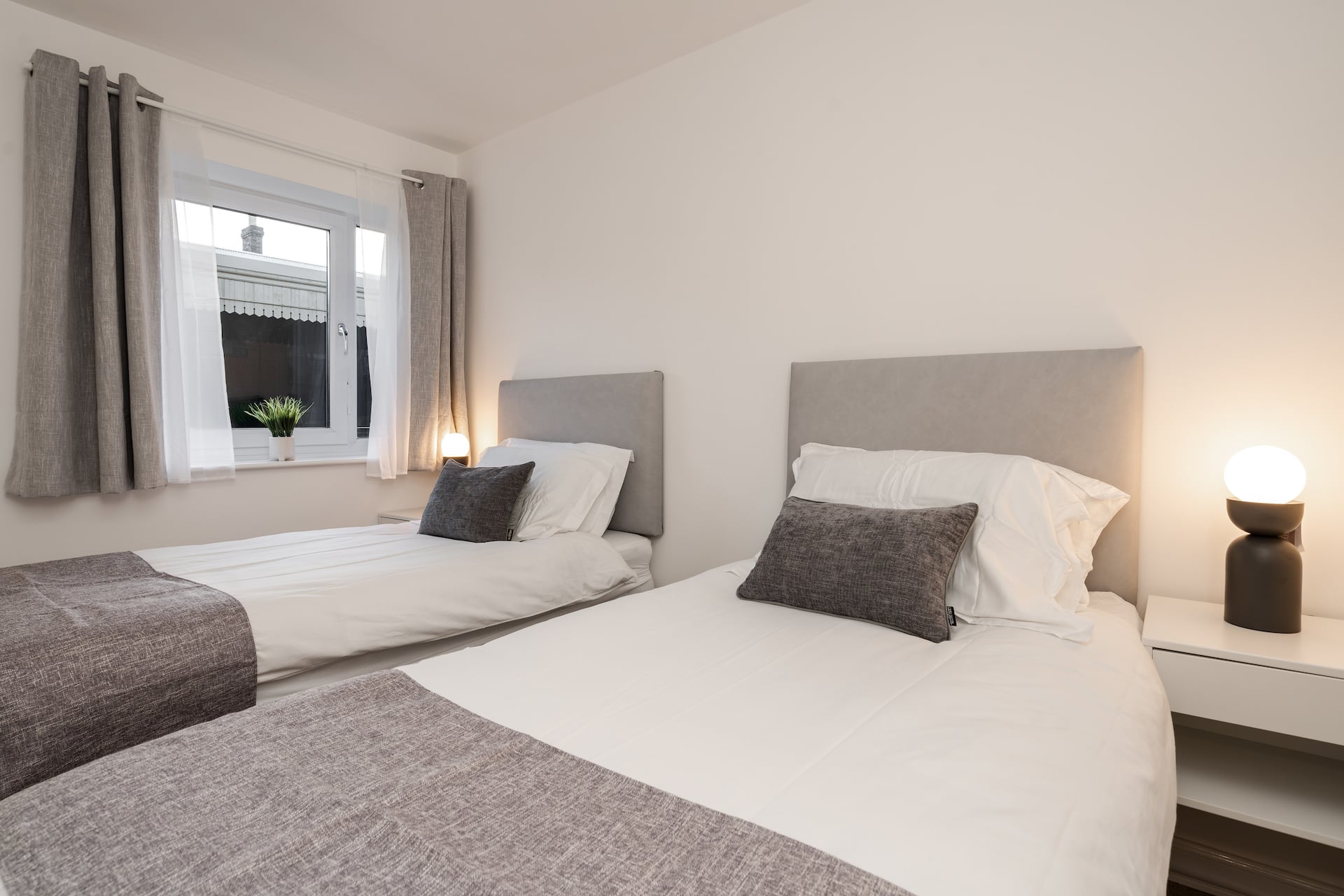 Lovely Modern 2 Bed City Centre Apartment with FREE parking - Double or Twin Beds Available — photo 4