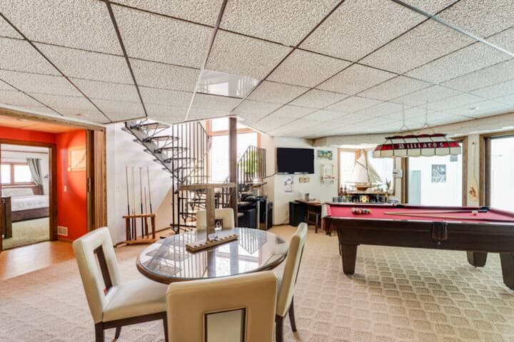 Private Indoor Pool, Hot Tub, Sauna, Game Room - Minnesota
