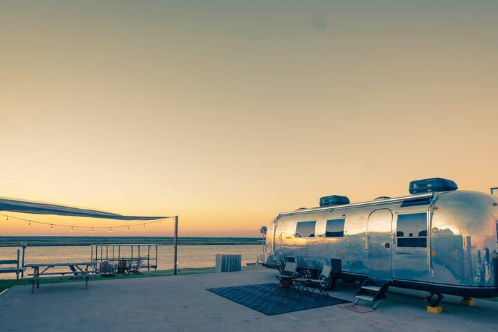 2019 Airstream Tommy Bahama