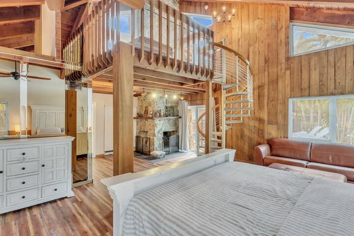 Large 3 bedroom heated pool large Yard gallery image 2