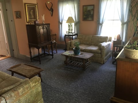 Labyrinthia Guest House in a 1847 Antique Cape