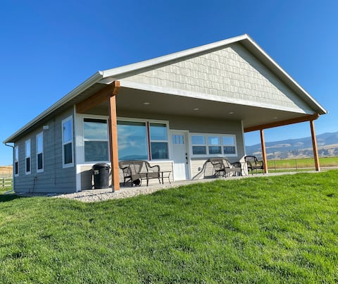 Country Cottage on Hope Hill with 360° views!