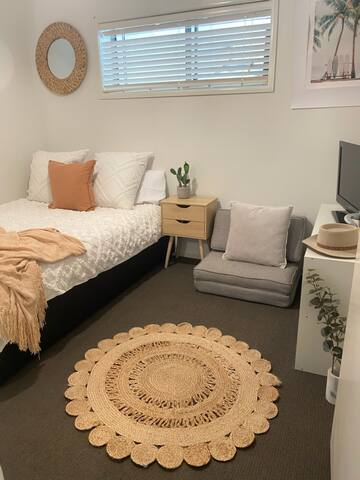 Fresh and light 3 bedroom beachhouse with a pool. gallery image 5