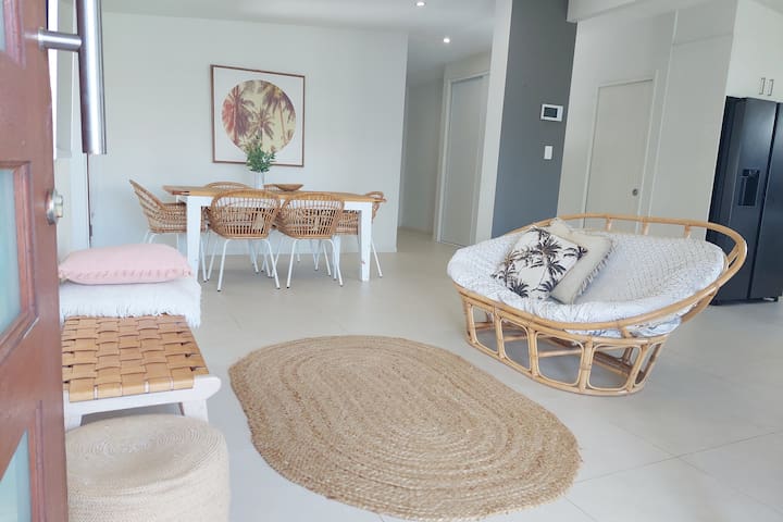 Fresh and light 3 bedroom beachhouse with a pool.