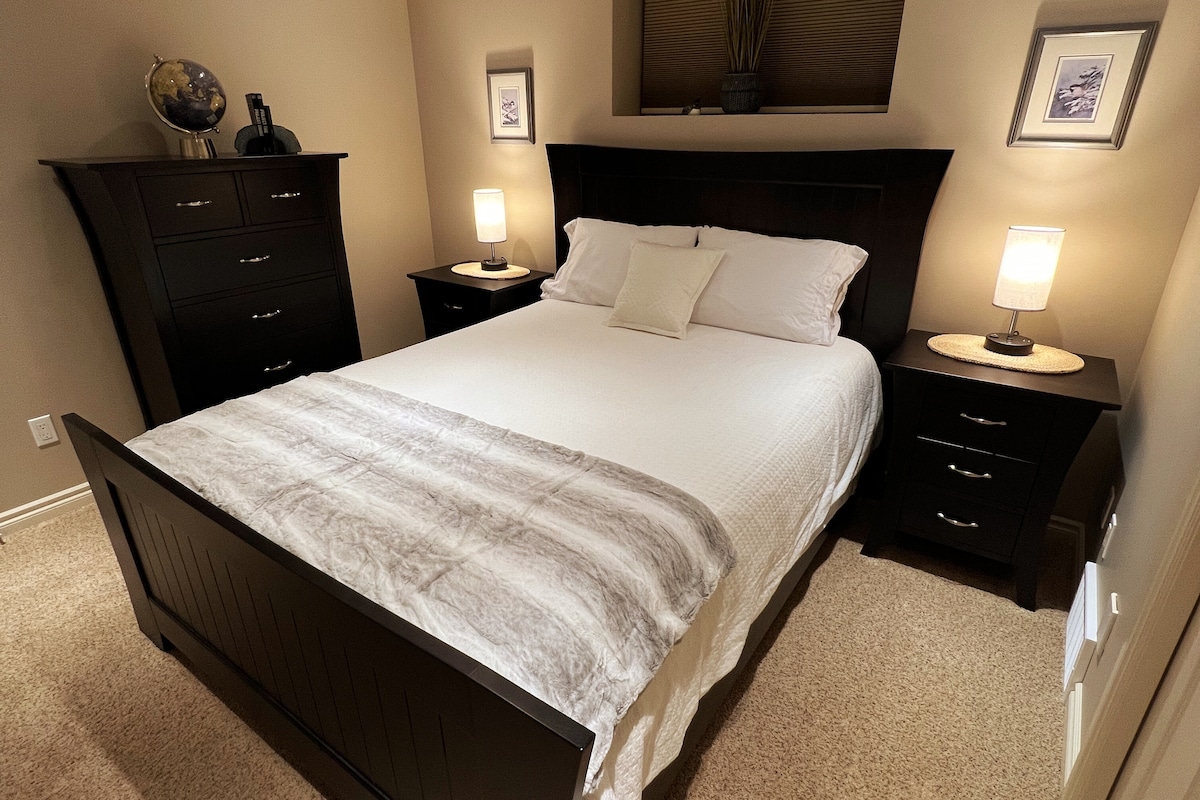 Queen Bedroom with a bamboo mattress. Very cozy bed.