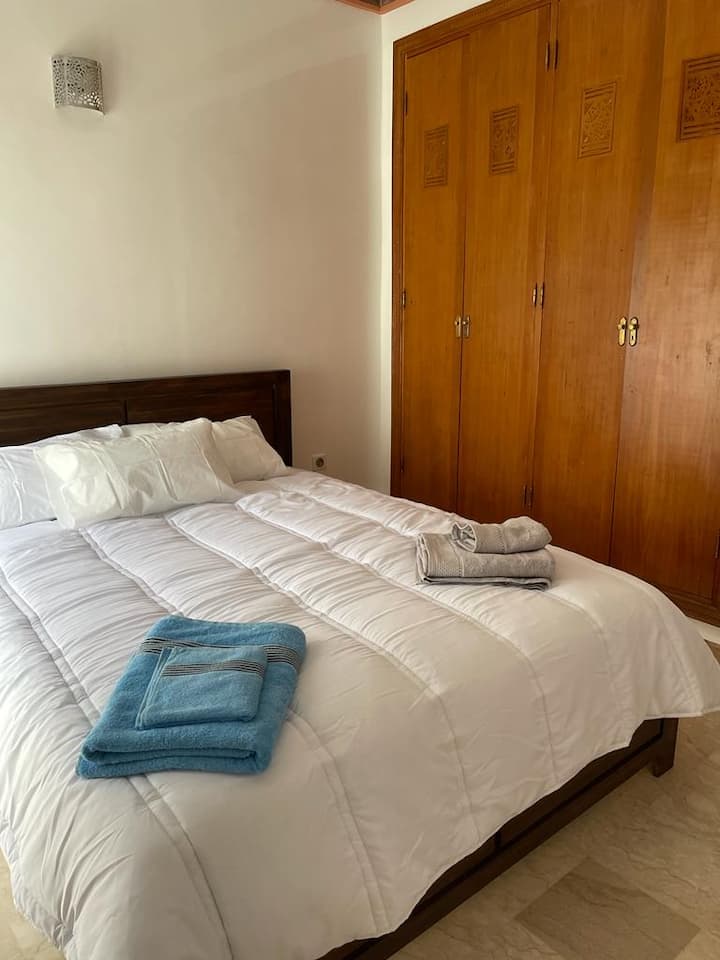 حسنا، حان وقت النوم. سرير مزدوج في انتظارك. كل شيء جديد، سرير، مراتب، إلخ. يجب أن تقضي ليلة رائعة!