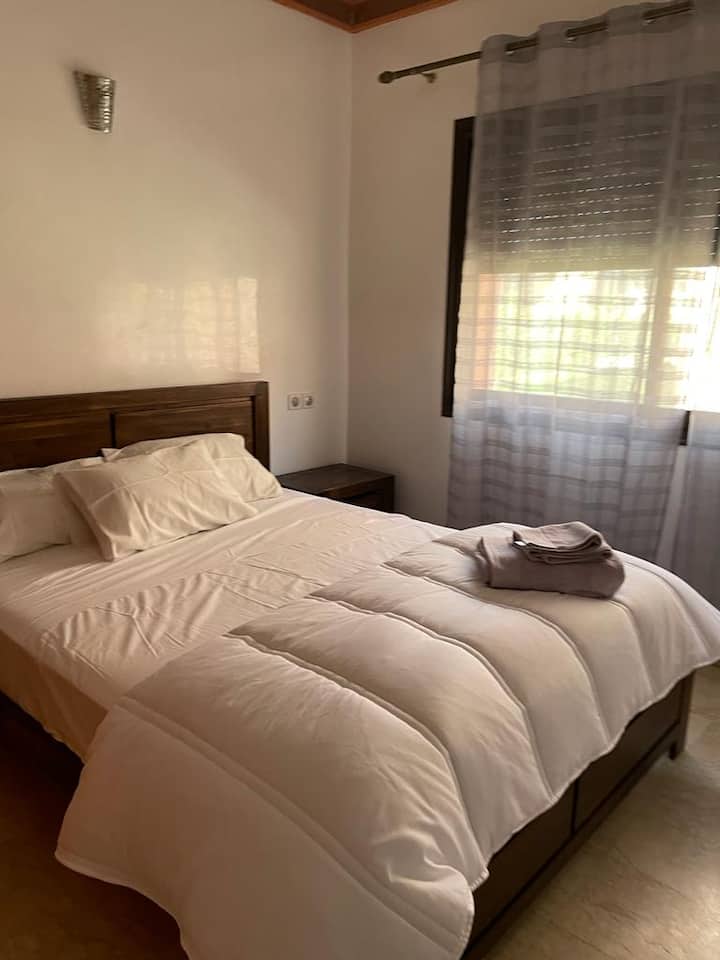 حسنا، حان وقت النوم. سرير مزدوج في انتظارك. كل شيء جديد، سرير، مراتب، إلخ. يجب أن تقضي ليلة رائعة!