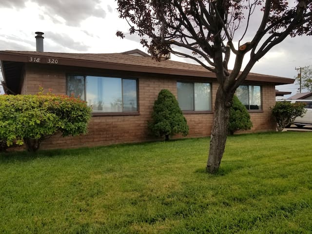 2 Bedroom 1 Bath Duplex with Free Parking 318