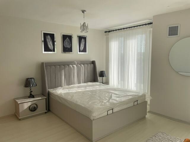 Yeşillikler içinde deniz kenarında konforlu villa gallery image 2