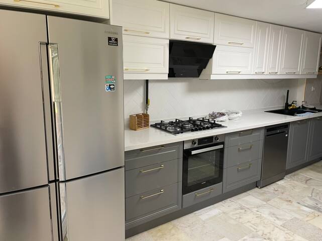 Yeşillikler içinde deniz kenarında konforlu villa gallery image 4